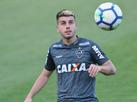 De volta ao Brasil, meia Toms Andrade, ex-Atltico, assina com Botafogo-SP