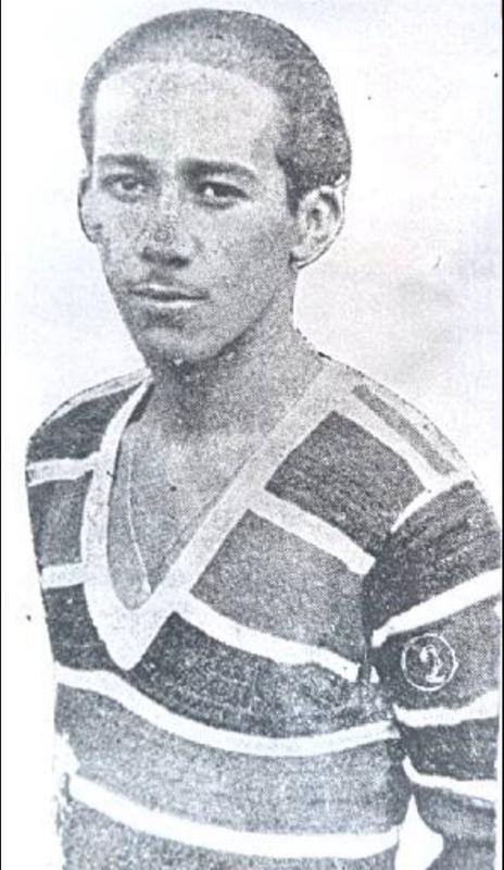 1º Tará - 207 gols: Humberto de Azevedo Viana, o Tará, nasceu em 29 de agosto de 1914, no Recife, no mesmo ano do nascimento do Santa Cruz. Fez a sua estreia como atleta do clube na década de 1930, com 17 anos e após mais de 11 anos atuando como atleta, chegou até a ser treinador. Faleceu em 7 de novembro de 2000, aos 86 anos.