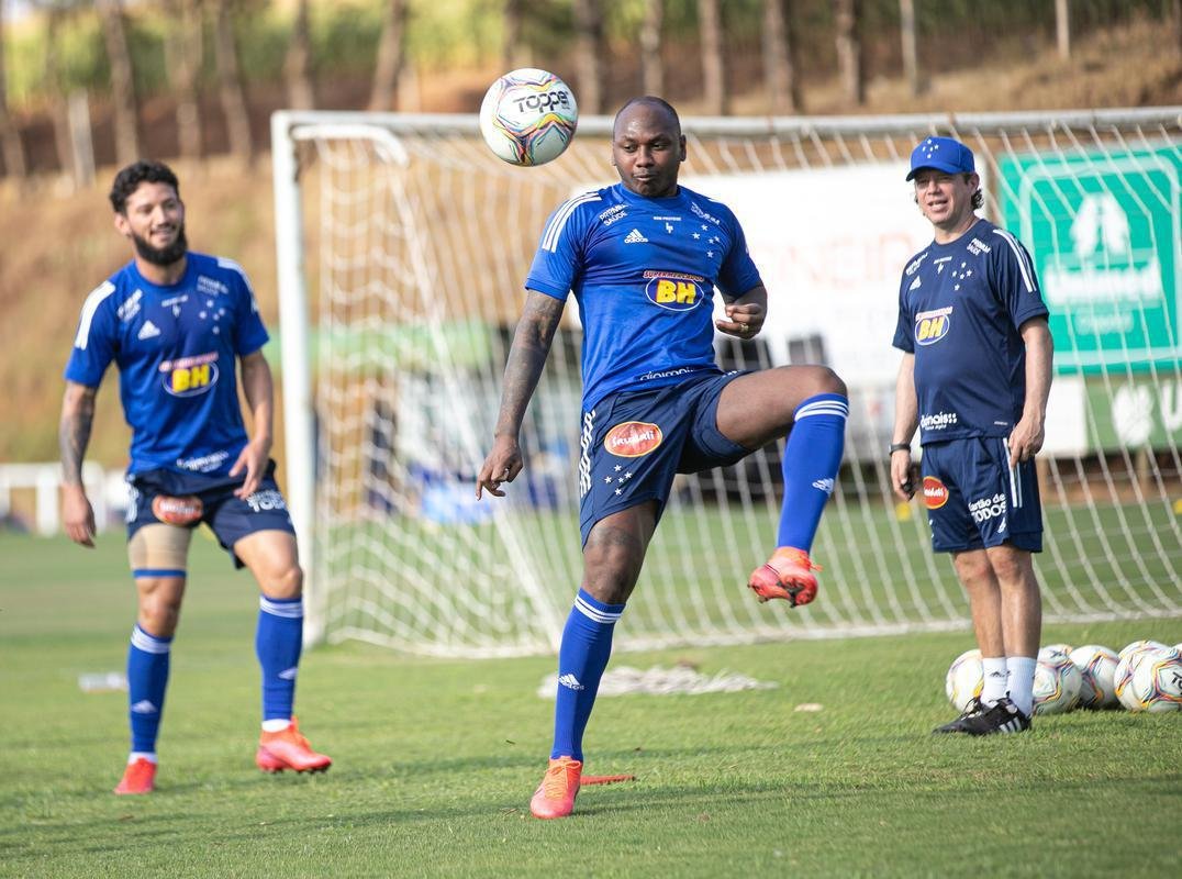 Fotos do treino do Cruzeiro desta segunda-feira (23/11) em Chapecó-SC
