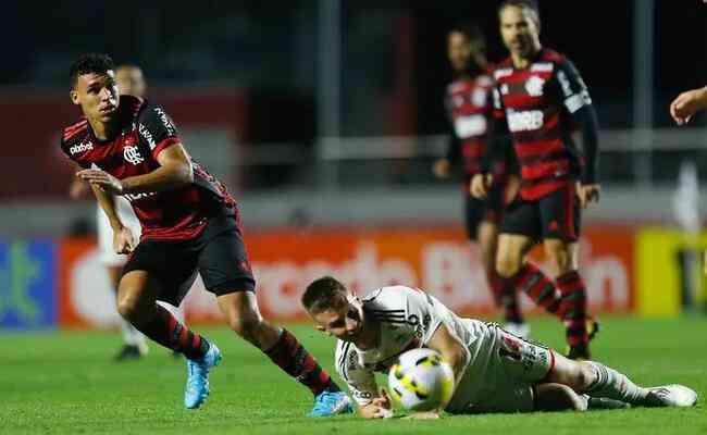 Flamengo venceu o So Paulo por 2 a 0 no Morumbi, pela Srie A