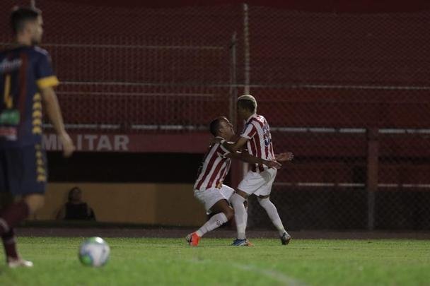 Timbu venceu a equipe paranaense fora de casa com gols de Jean Carlos e Matheus Carvalho