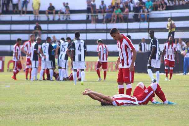Na estreia profissional de Thiago, a equipe caruaruense do Central venceu, por 2 a 1, o time do Nutico, no Campeonato Pernambucano