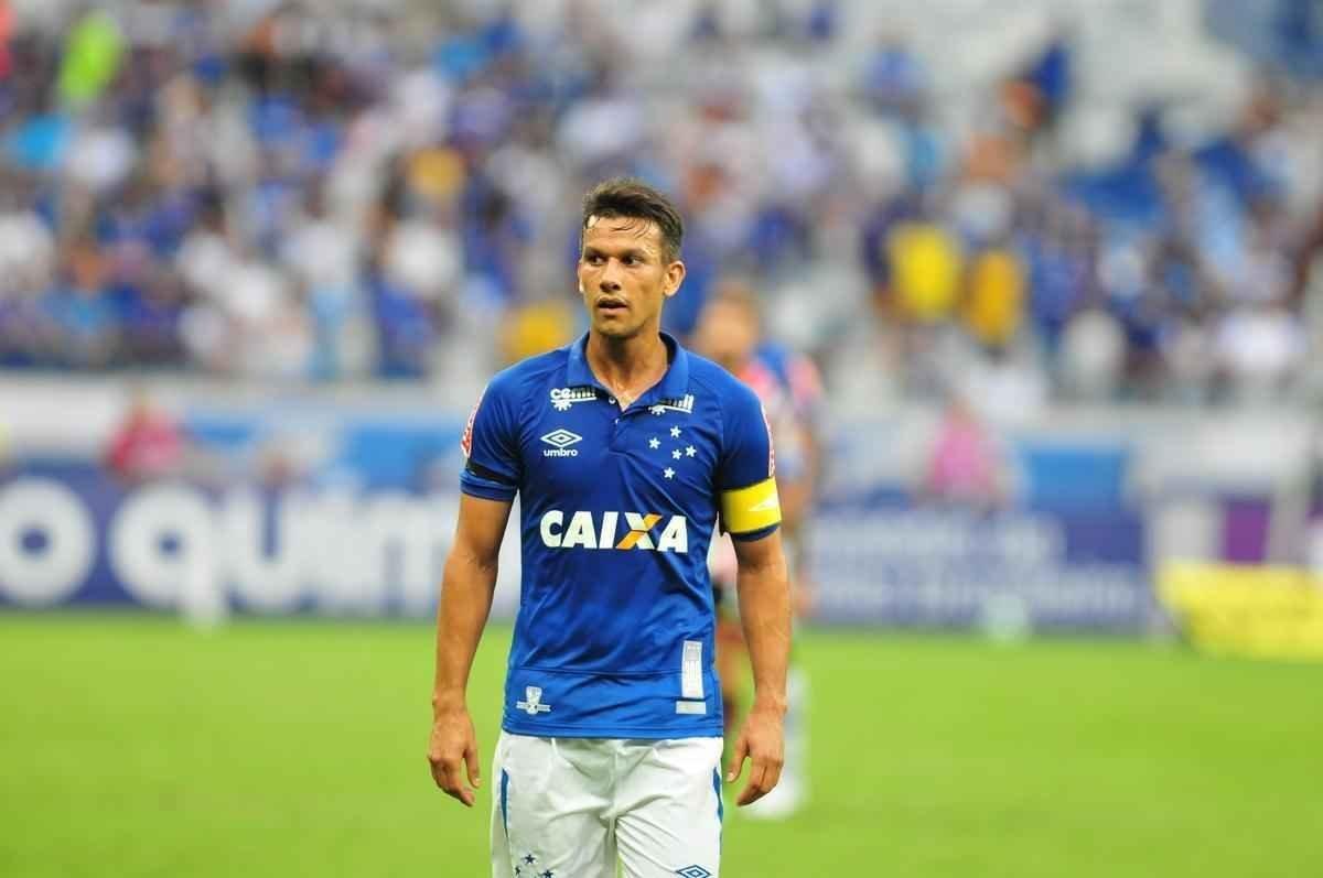 Partida no Mineiro marcou as estreias de Cruzeiro e So Paulo no Campeonato Brasileiro