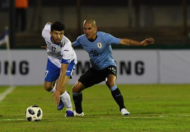 Fotos da vitria do Uruguai sobre o Uzbequisto, em Montevidu, em amistoso antes da Copa