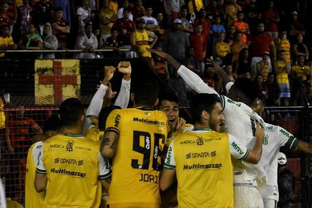 Fotos da vitria do Amrica sobre o Sport, por 2 a 0, na Ilha do Retiro, pela Srie B