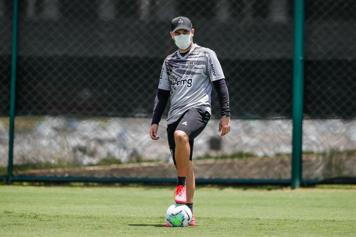 Aps polmica balada, Dylan e Marrony participam normalmente do treino na Cidade do Galo