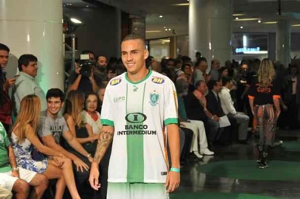 Amrica apresentou coleo de uniformes 2016, desenhados pelo estilista Ronaldo Fraga e produzidos pela Lupo