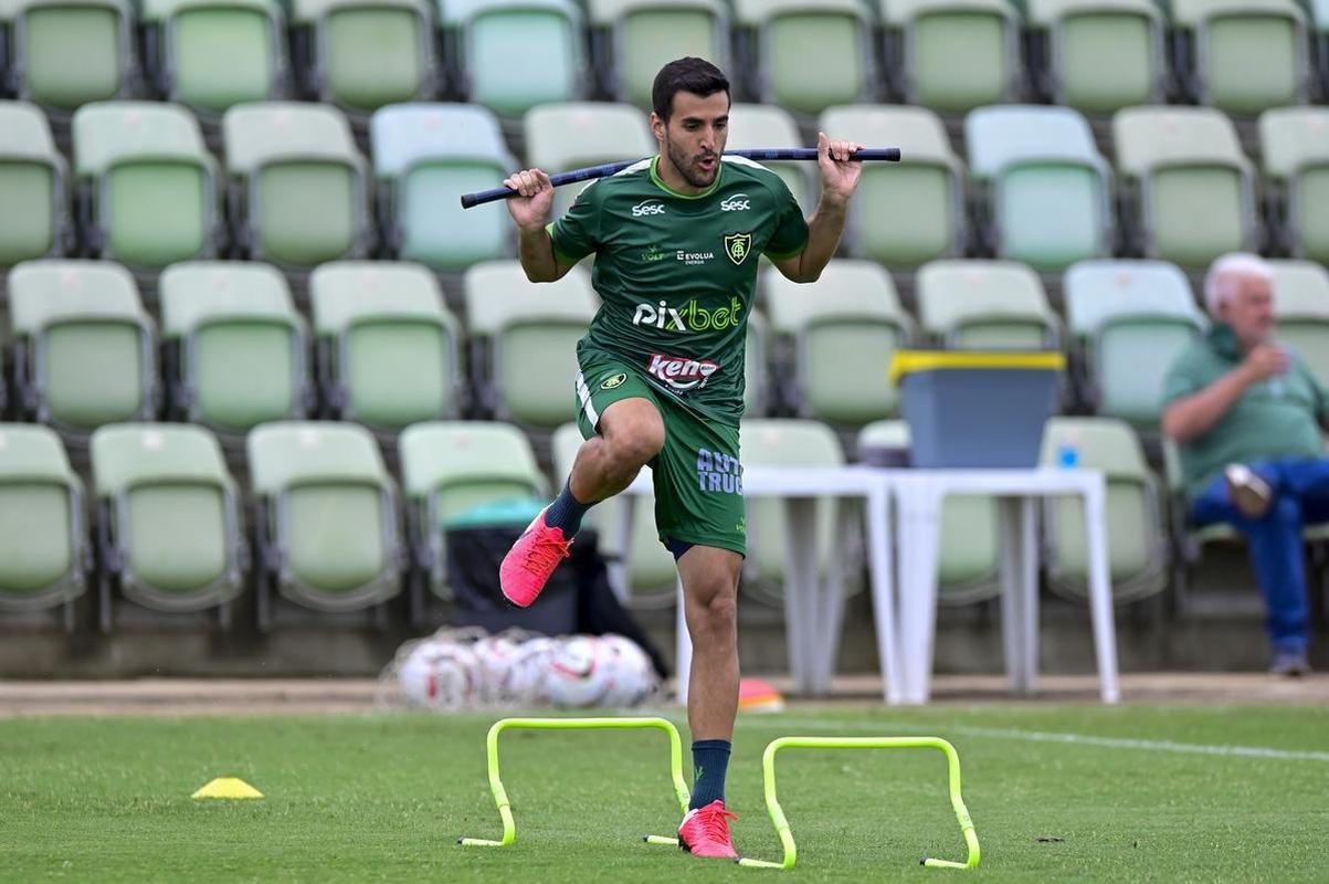 Amrica treinou nesta quinta-feira (10), no CT Lanna Drumond, visando o clssico de sbado contra o Atltico