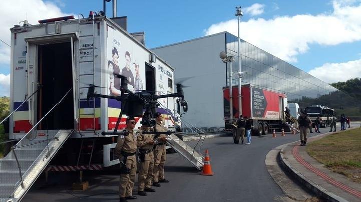 Assim como na Copa do Mundo de 2014, as instituies de segurana do estado vo atuar de forma integrada durante a Copa Amrica. As equipes de segurana de Minas Gerais que vo usar pela primeira vez nos trabalhos de grandes eventos uma plataforma de reconhecimento facial de pessoas em atitudes suspeitas. A tecnologia, ainda em forma de teste, permite que a atividade policial atue preventivamente em casos de risco.