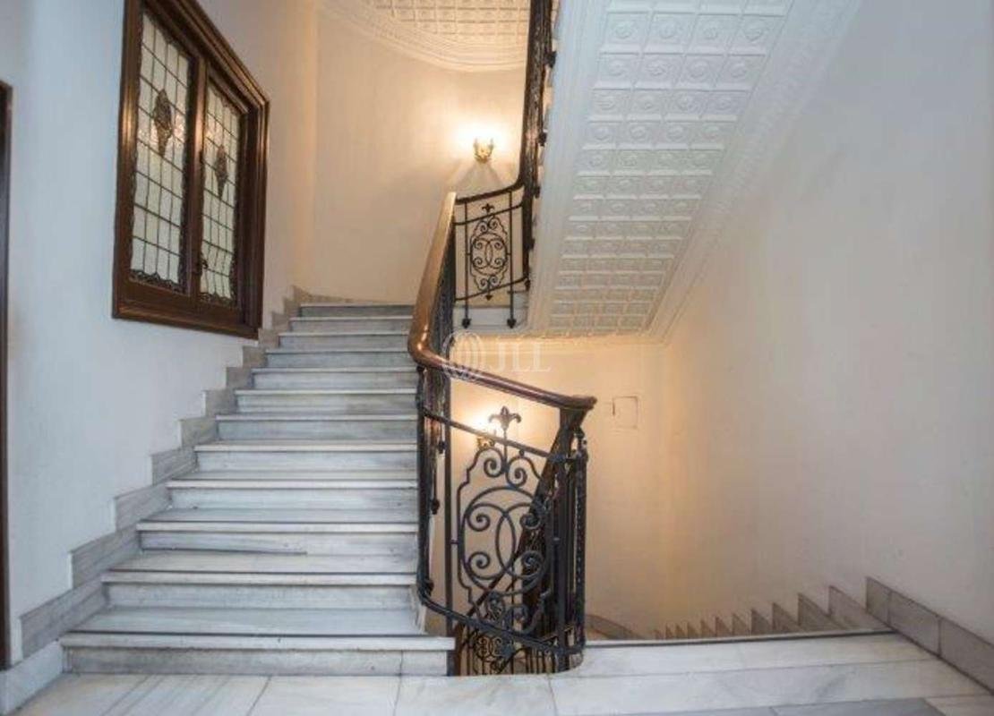 Prdio de Madri onde fica a Tara Sports Sociedad Limitada, empresa pela qual Ronaldo se tornou scio majoritrio do Real Valladolid e do Cruzeiro