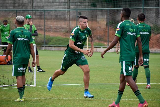 O América deu continuidade nesta terça-feira aos seus trabalhos de pré-temporada. A equipe alviverde fez treinos com e sem bola no CT Lanna Drumond