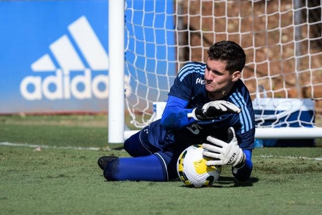 Fotos do treino do Cruzeiro neste domingo, na Toca da Raposa II. As novidades foram as presenas do atacante Rafa Silva, recuperado de incmodo no p direito, e dos recm-contratados Luis Felipe (zagueiro, ex-PSV da Holanda) e Bruno Rodrigues (atacante, ex-Famalico de Portugal)