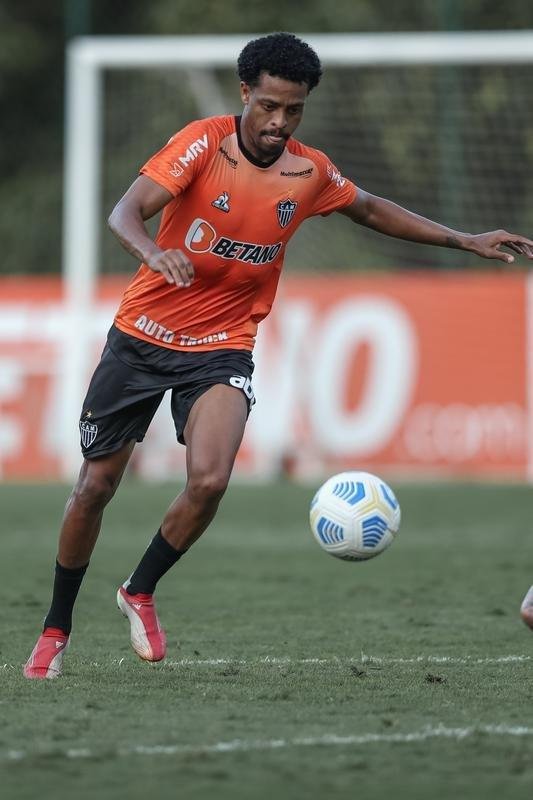 Com Guilherme Arana de volta, Cuca comanda atividade na Cidade do Galo