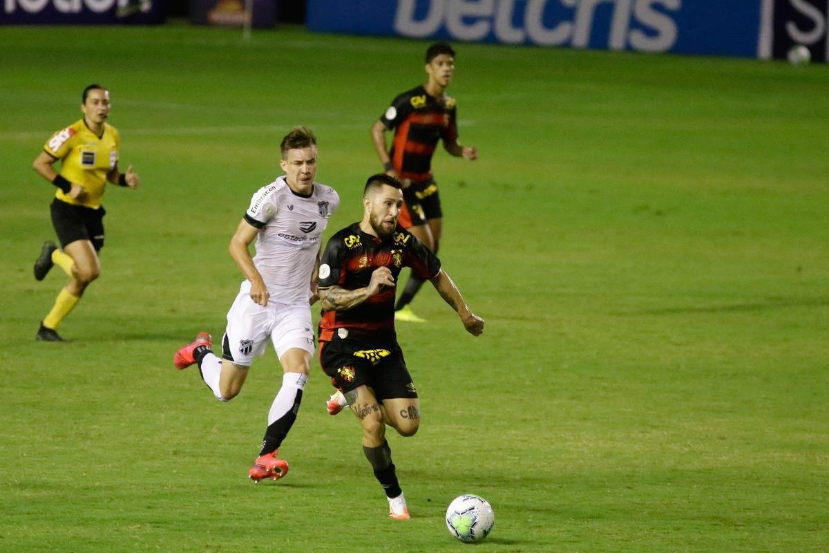 Sport estreou com clássico regional na série A e bateu o Ceará por 3 a 2, com dois gols de Elton e um de Jonatan Gomez, na Ilha do Retiro, sem público.