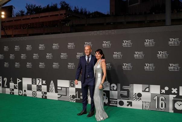 O ex-craque e hoje tcnico Zinedine Zidane e sua esposa Veronique 