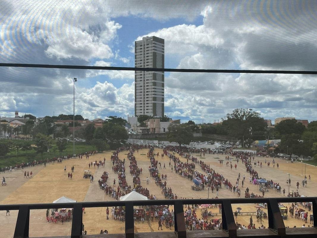 Fotos da chegada de torcedores  Arena Pantanal, em Cuiab, para a final da Supercopa do Brasil entre Atltico e Flamengo