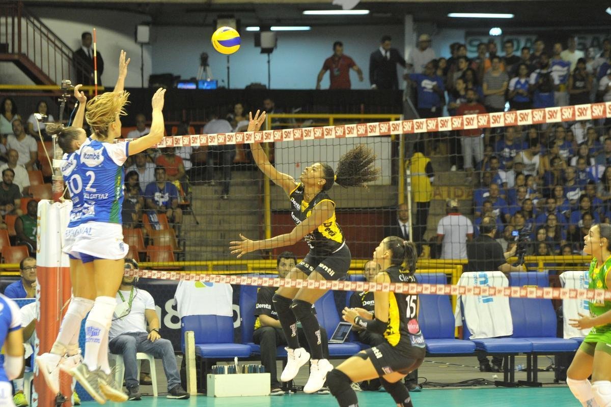 Minas x Praia: veja fotos da primeira partida da final