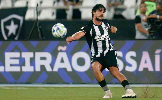 Gabriel Pires foi o grande destaque do Botafogo no confronto