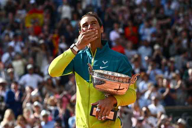 Rafael Nadal levantou a taça de Roland Garros mais uma vez