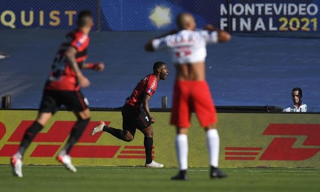 Gol de Niko deu o ttulo da Copa Sul-Americana ao Athletico-PR no Estdio Centenrio, em Montevidu. Furaco venceu o RB Bragantino por 1 a 0 na deciso