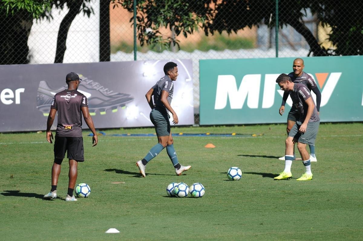 Imagens do treino na Cidade do Galo