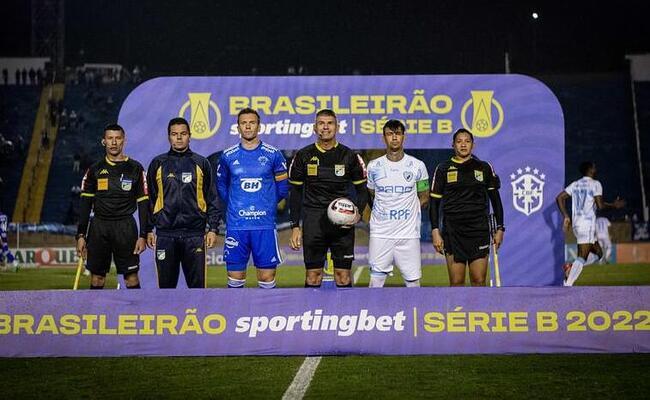 Smula de Londrina x Cruzeiro tem confuso ps-jogo relatada