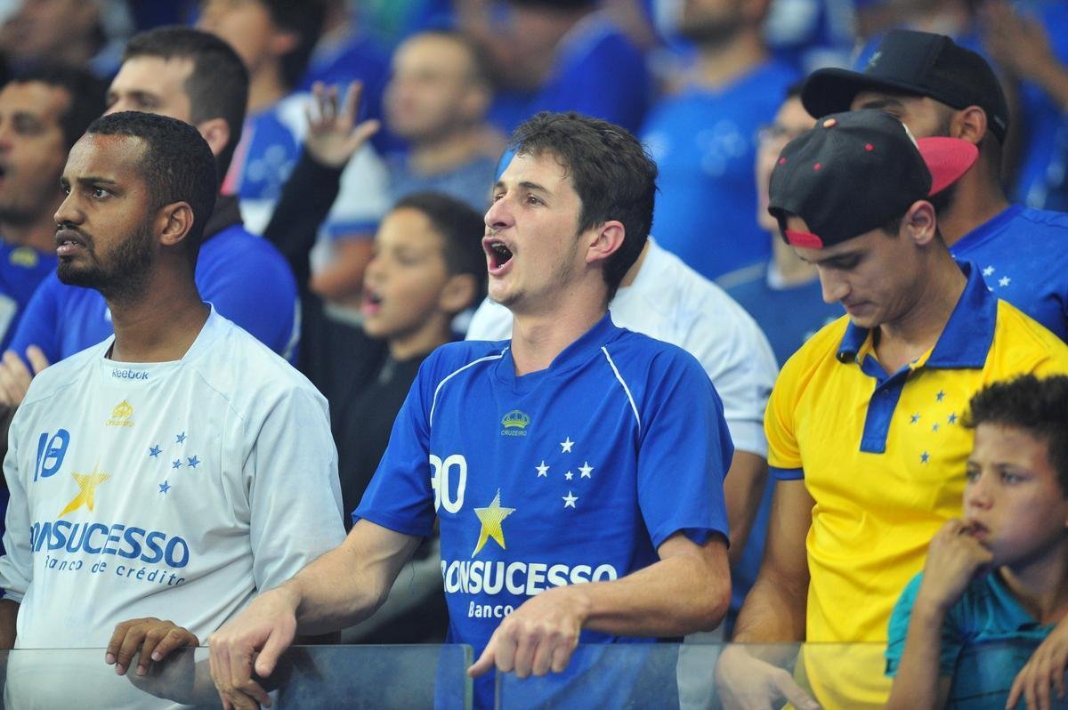 Fotos da torcida cruzeirense, no Mineiro, na partida contra o Inter, pela semifinal da Copa do Brasil