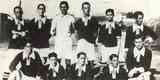 W. W. L. Cuthbert (foto do time de 1915, em que ele fez parte): zagueiro inglês fez dois gols em nove jogos pelo Atlético
