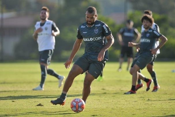 Veja fotos do treino do Atltico
