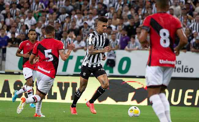Ceará e Atlético-GO empataram em jogo movimentado na Arena Castelão