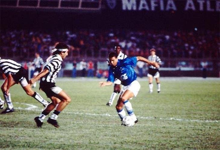 Ronaldo marcou trs gols no clssico sobre o Atltico em 1994