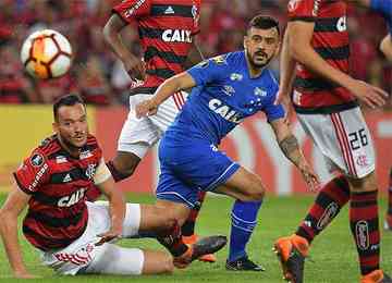 Raposa bateu o clube carioca por 2 a 0 pelo jogo de ida das oitavas da Libertadores