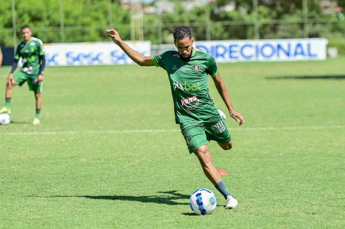O Amrica realizou, nesta segunda-feira (28), o ltimo treino no CT Lanna Drumond, em Belo Horizonte, antes da viagem ao Paraguai para enfrentar o Guaran, pela Copa Libertadores.