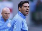 Abel Ferreira presenteou arbitragem aps jogo do Palmeiras:  proibido?