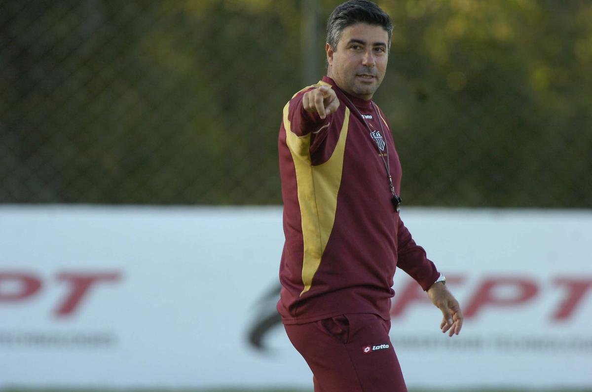 Alexandre Gallo - Atual diretor de futebol do Atltico, Alexandre Gallo teve pouco tempo de trabalho em 2008. Ele foi demitido depois de levar uma goleada do Vasco, por 6 a 1, no Rio de Janeiro. No comando do clube, foram apenas 14 jogos, com quatro vitrias, quatro empates e seis derrotas. 