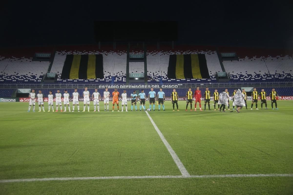Fotos da partida entre Guaran e Amrica no Estdio Defensores del Chaco, em Assuno, pela segunda fase da Copa Libertadores
