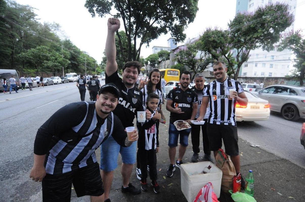Torcida do Atltico na chegada ao Mineiro para a partida contra o Juventude pela 34 rodada do Campeonato Brasileiro