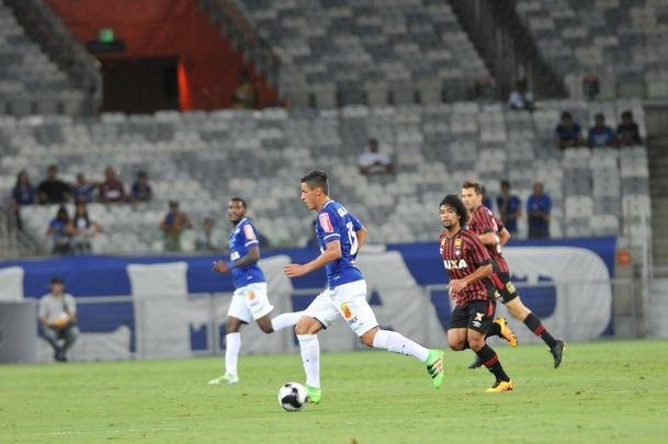 Cruzeiro e Atltico-PR jogaram no Mineiro pela terceira rodada do Grupo C da Primeira Liga