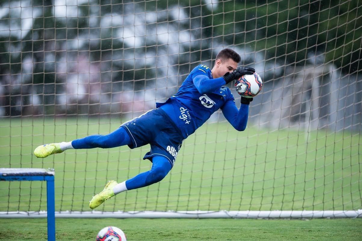 Jogadores do Cruzeiro treinaram na manh deste domingo na Toca da Raposa II