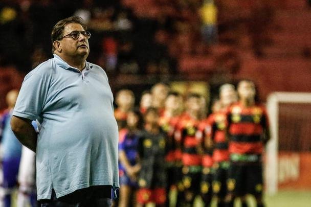 O Sport abriu o placar no primeiro tempo com Elton, escolhido pelo técnico Guto Ferreira como titular para a partida.