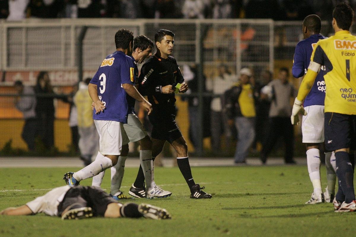 Corinthians x Cruzeiro: fotos do jogo no Pacaembu, em So Paulo, pela 35 rodada do Campeonato Brasileiro de 2010