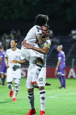 Imagens da partida entre Defensor e Atlético, em Montevidéu, pela Libertadores