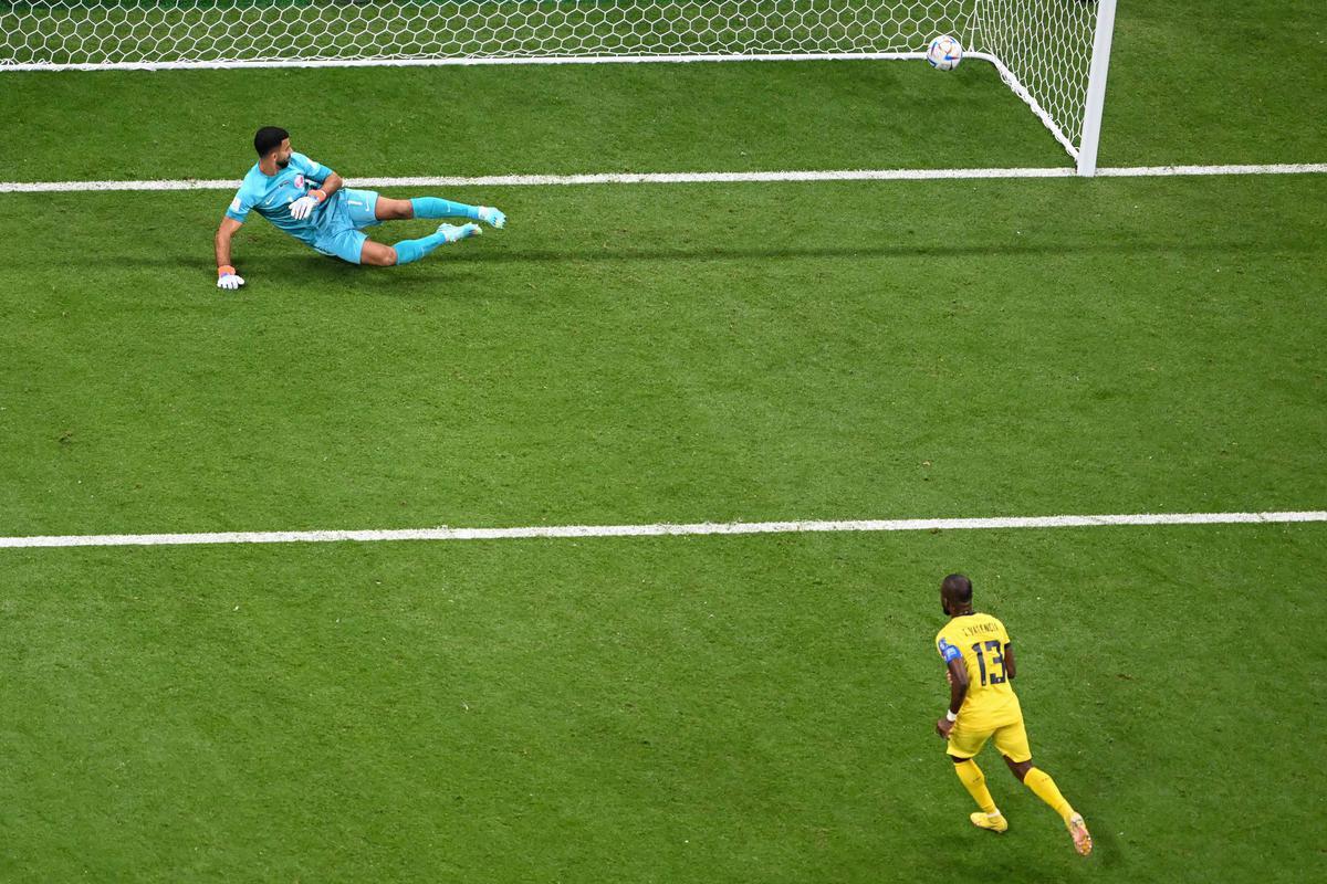 Depois de ter um gol anulado pelo VAR, Enner Valencia marcou duas vezes para o Equador sobre o Catar: um de pnalti e um de chute de mdia distncia