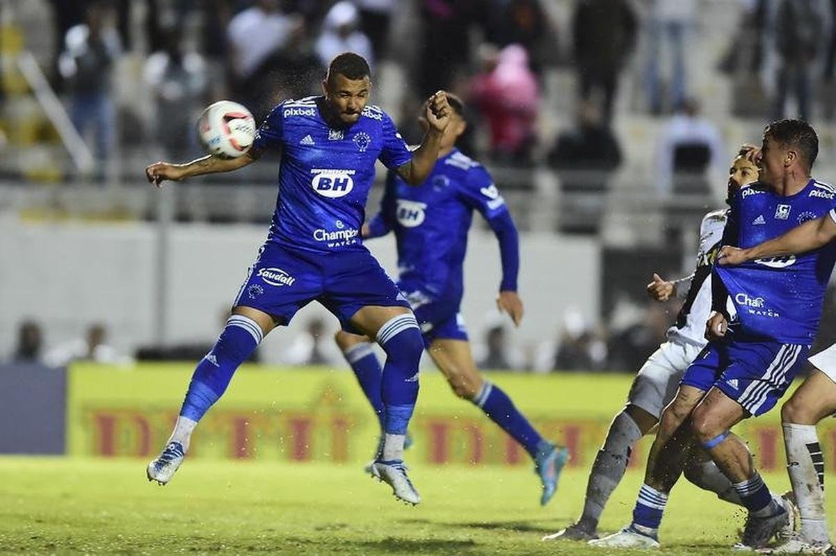 Ponte Preta x Cruzeiro: veja as fotos do jogo no Moiss Lucarelli, em Campinas, pela 32 rodada da Srie B do Campeonato Brasileiro