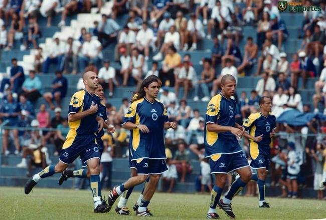Treino aberto do Cruzeiro na Toca da Raposa I, em 2000