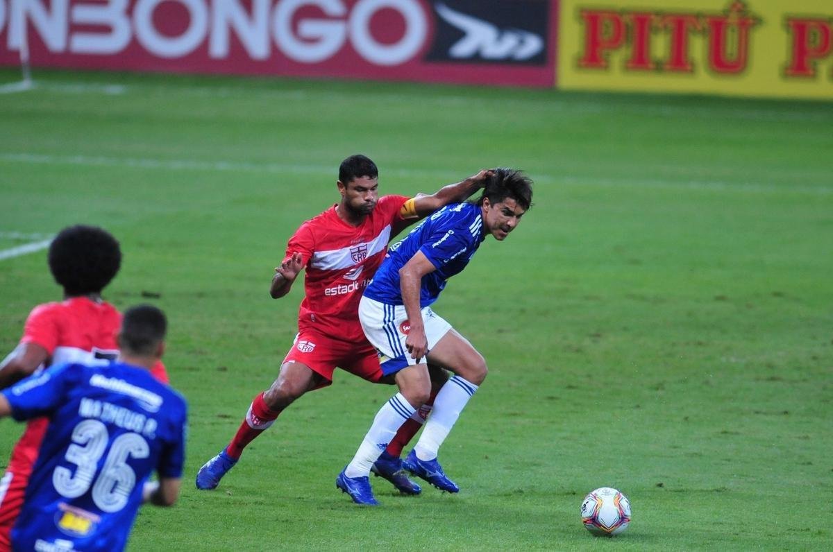 Fotos do duelo entre Cruzeiro e CRB, no Mineiro, em Belo Horizonte, pela oitava rodada da Srie B do Brasileiro
