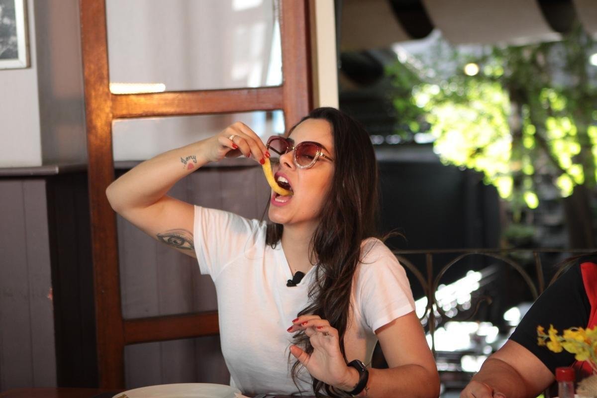 Na primeira vez de Larissa Riquelme em Belo Horizonte, levamos a modelo e apresentadora paraguaia para um verdadeiro banquete de pratos tpicos da culinria mineira. E ela adorou!