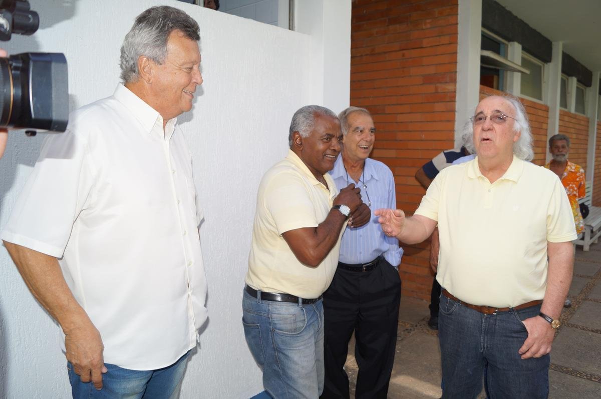 Imagens do ex-jogador do Cruzeiro Z Carlos