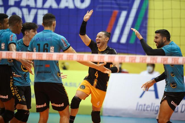 Minas abriu srie semifinal contra o Itapetininga com vitria por 3 a 0, em Saquarema