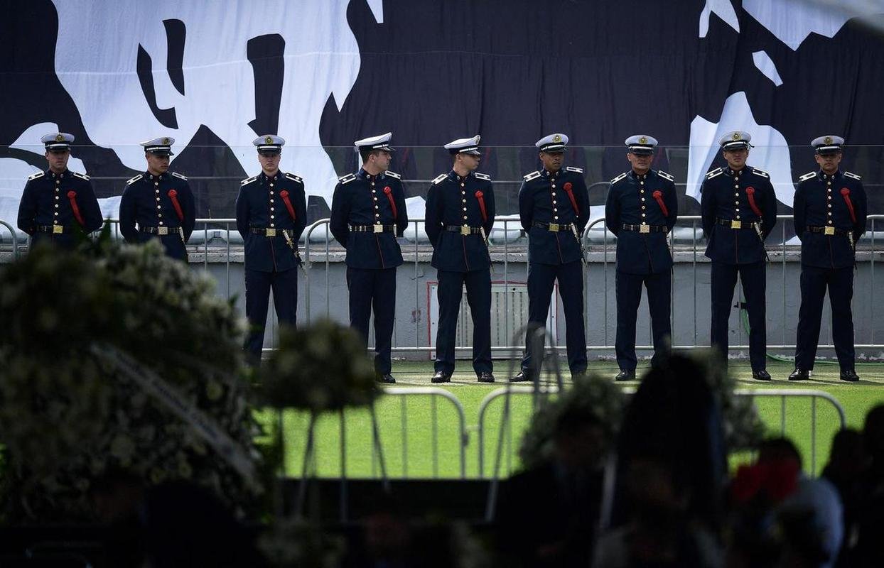 Corpo de Pel  velado na Vila Belmiro, estdio do Santos. 